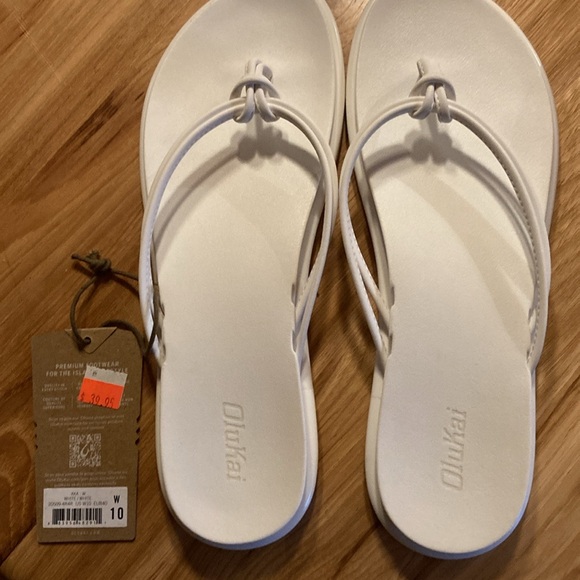NWT Olukai Women’s White Aka Beach Sandal, Size 10 - Picture 9 of 14